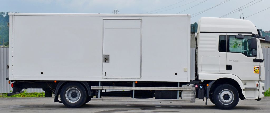 MAN TGM 12.290* KOFFER 6,00 m * TOPZUSTAND - Camion fourgon: photos 3 MAN TGM 12.290* KOFFER 6,00 m * TOPZUSTAND - Camion fourgon: photos 3