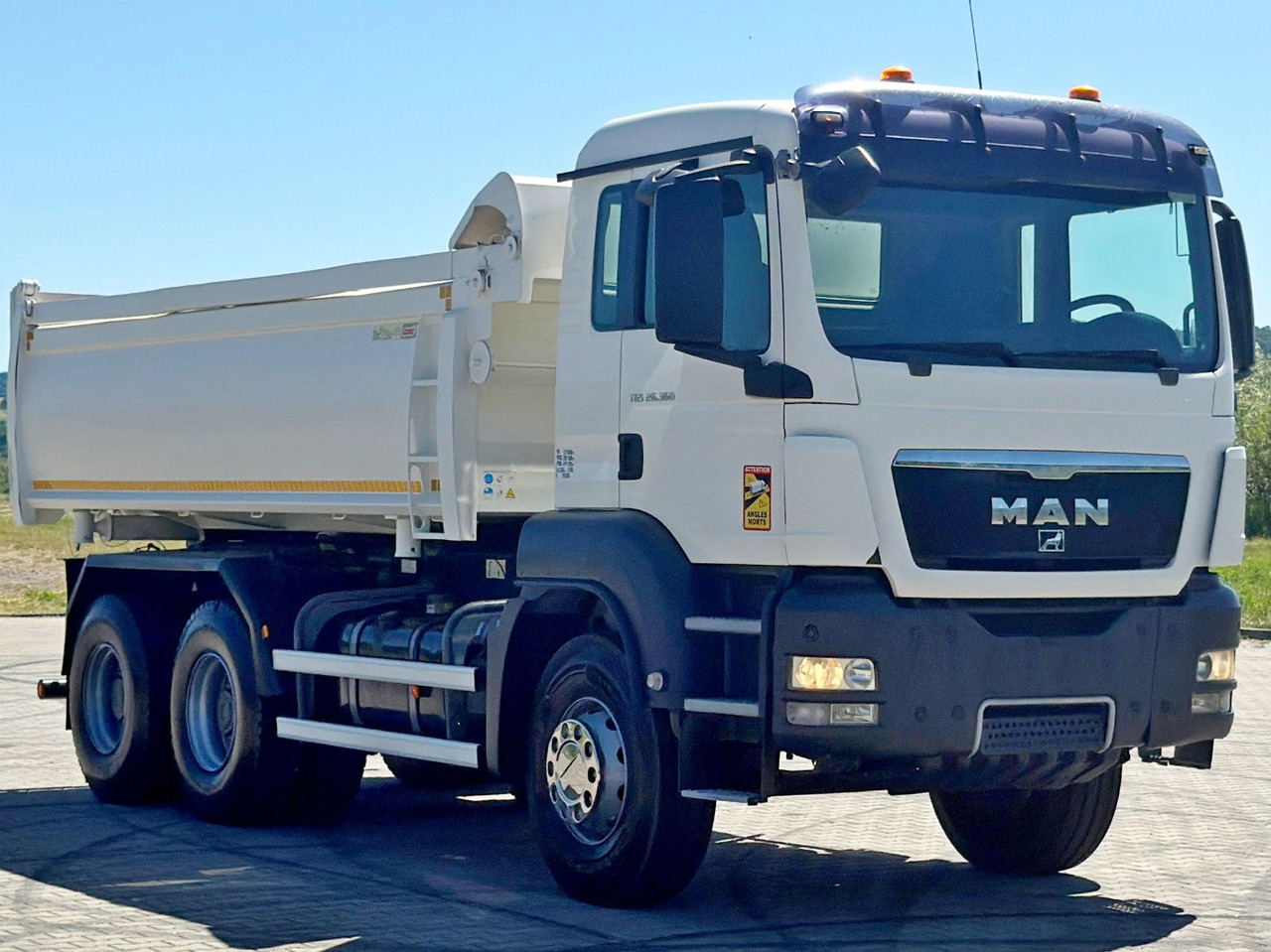 MAN TGS 26.360 Kipper 5,20 m + BORDMATIC / 6x4 - Camion benne, Camion grue: photos 4 MAN TGS 26.360 Kipper 5,20 m + BORDMATIC / 6x4 - Camion benne, Camion grue: photos 4