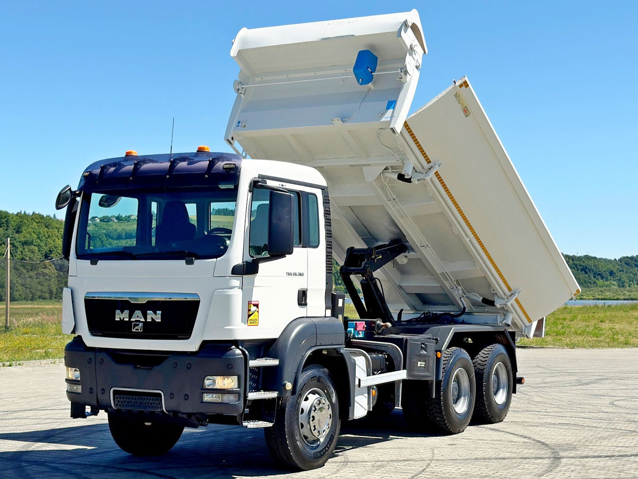 MAN TGS 26.360 Kipper 5,20 m + BORDMATIC / 6x4 - Camion benne, Camion grue: photos 3 MAN TGS 26.360 Kipper 5,20 m + BORDMATIC / 6x4 - Camion benne, Camion grue: photos 3