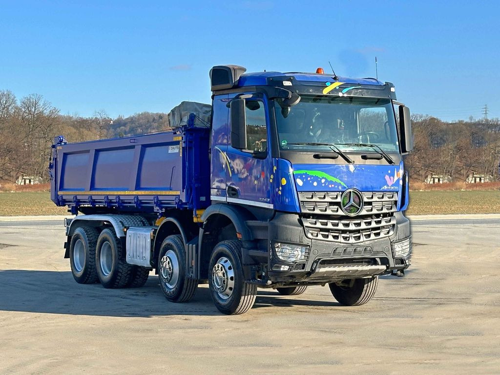 Mercedes-Benz AROCS 3243 * KIPPER 5,70 m * 8x4 * TOPZUSTAND - Camion benne, Camion grue: photos 1 Mercedes-Benz AROCS 3243 * KIPPER 5,70 m * 8x4 * TOPZUSTAND - Camion benne, Camion grue: photos 1