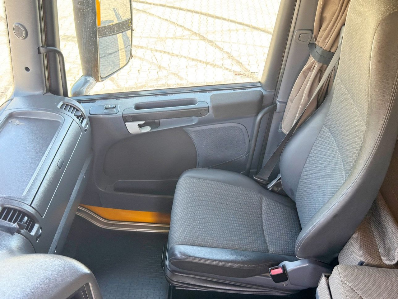 Scania R 500 * PK 26002 EH + FUNK * TOPZUSTAND - crédit-bail Scania R 500 * PK 26002 EH + FUNK * TOPZUSTAND: photos 10 Scania R 500 * PK 26002 EH + FUNK * TOPZUSTAND - crédit-bail Scania R 500 * PK 26002 EH + FUNK * TOPZUSTAND: photos 10