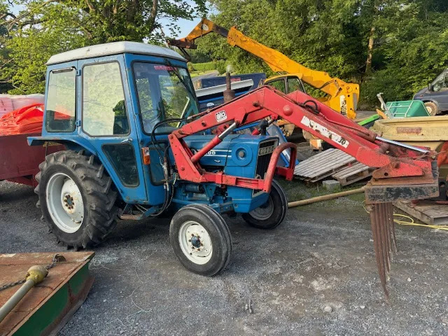 FORD 3600 C/W FRONT LOADER - Tracteur agricole: photos 1 FORD 3600 C/W FRONT LOADER - Tracteur agricole: photos 1