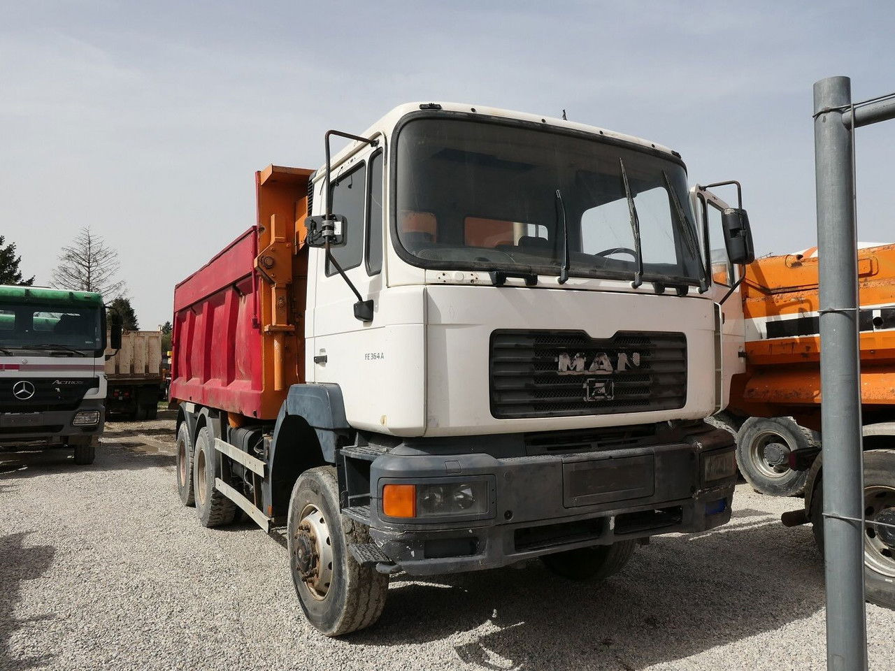 MAN TGA 33 33.364 AK - Camion benne: photos 2 MAN TGA 33 33.364 AK - Camion benne: photos 2