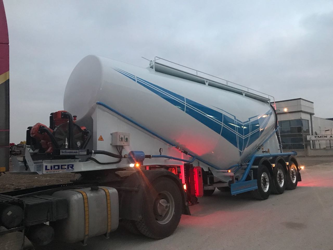 Semi-remorque citerne pour transport de ciment neuf LIDER 2025  MODEL NEW CEMENT TANKER: photos 8