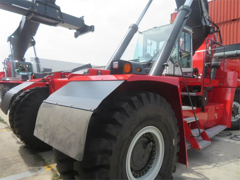 Kalmar DRU450-62S5 - Reach stacker: photos 3 Kalmar DRU450-62S5 - Reach stacker: photos 3