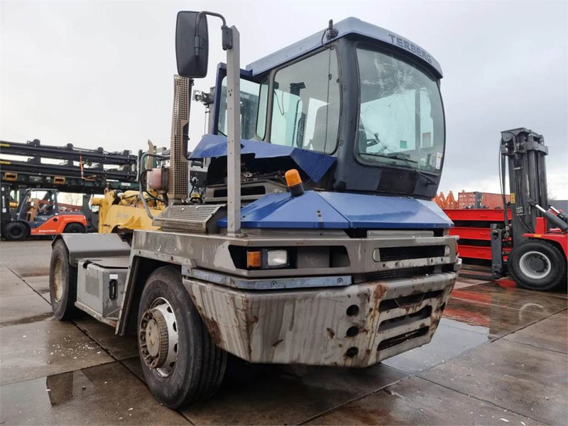 Terberg RT282 4x4 + safeneck - Tracteur portuaire: photos 1 Terberg RT282 4x4 + safeneck - Tracteur portuaire: photos 1