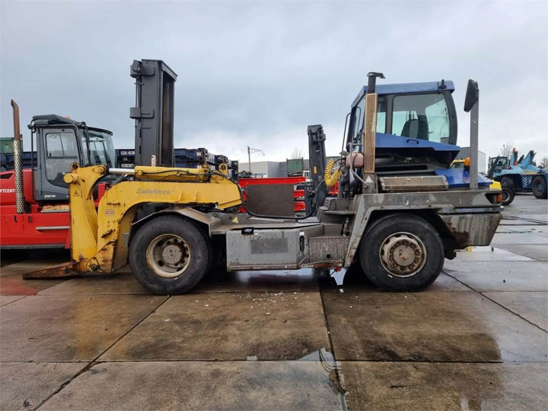 Terberg RT282 4x4 + safeneck - Tracteur portuaire: photos 3 Terberg RT282 4x4 + safeneck - Tracteur portuaire: photos 3
