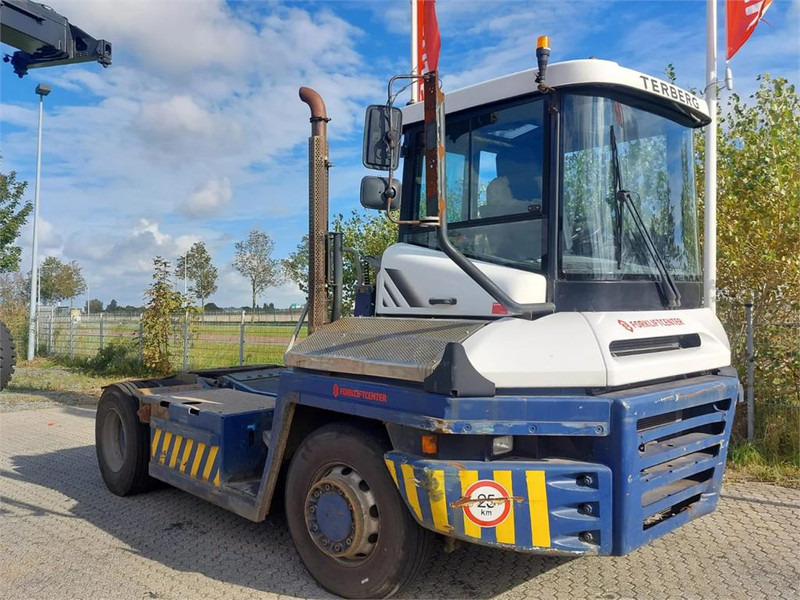 Terberg RT283 4x4 - Tracteur portuaire: photos 1 Terberg RT283 4x4 - Tracteur portuaire: photos 1