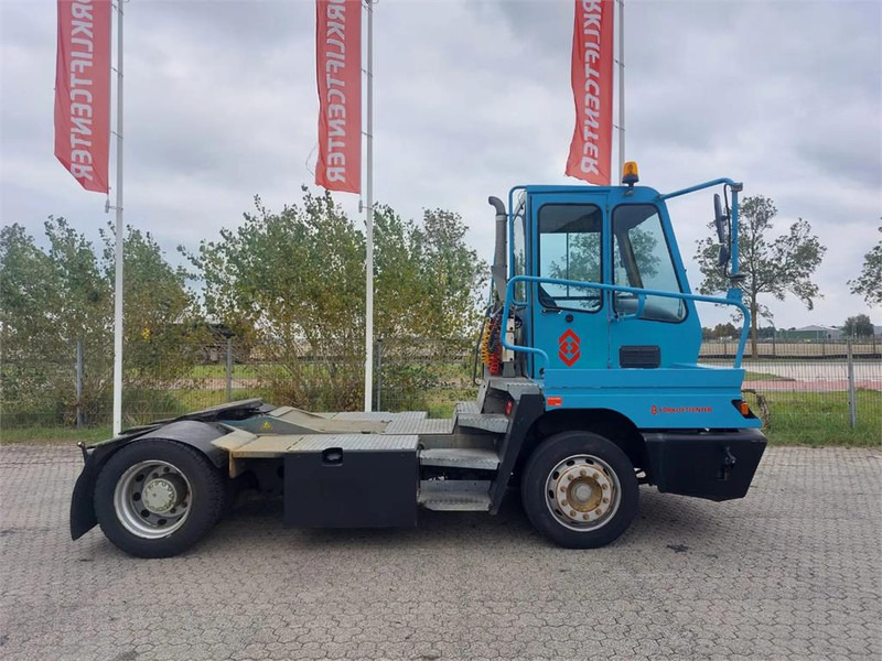 Terberg YT182 - Tracteur portuaire: photos 3 Terberg YT182 - Tracteur portuaire: photos 3