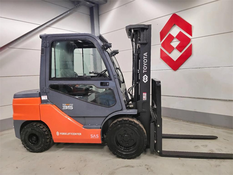 Toyota 52-8FDJF35 - Chariot élévateur diesel: photos 1 Toyota 52-8FDJF35 - Chariot élévateur diesel: photos 1