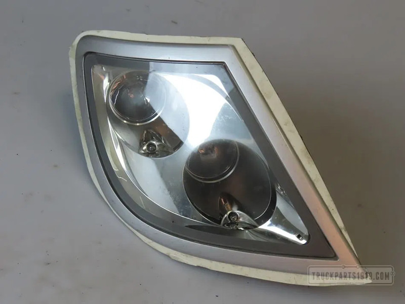 DAF 1784823 Lighting Skylight Re. - Feu anti-brouillard pour Camion: photos 1 DAF 1784823 Lighting Skylight Re. - Feu anti-brouillard pour Camion: photos 1