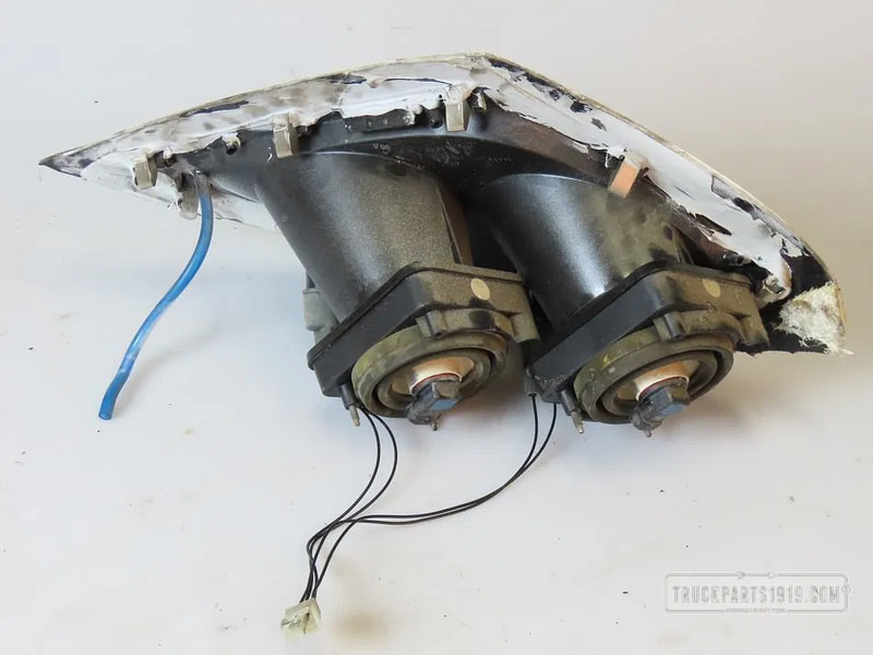 DAF 1784823 Skylight Re. DAF - Feu anti-brouillard pour Camion: photos 2 DAF 1784823 Skylight Re. DAF - Feu anti-brouillard pour Camion: photos 2