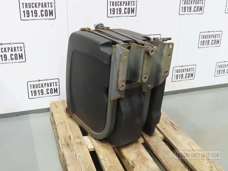 DAF 2303398 AdBlue tank DAF - Système d'échappement pour Camion: photos 2 DAF 2303398 AdBlue tank DAF - Système d'échappement pour Camion: photos 2