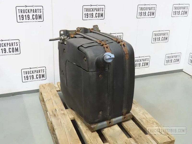 DAF 2303398 AdBlue tank DAF - Système d'échappement pour Camion: photos 1 DAF 2303398 AdBlue tank DAF - Système d'échappement pour Camion: photos 1