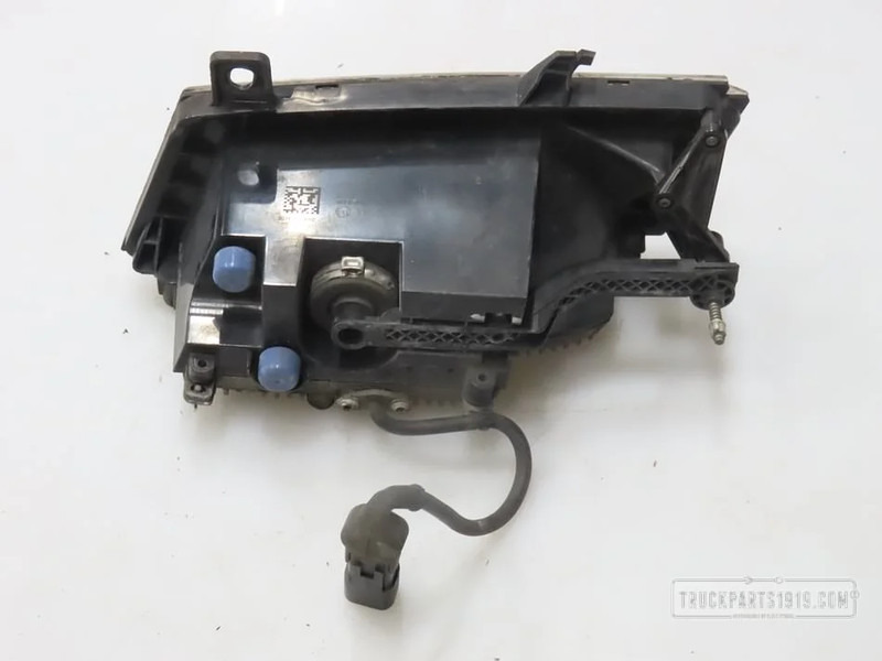 Scania 2552715 Mistlamp Re. - Feu anti-brouillard pour Camion: photos 2 Scania 2552715 Mistlamp Re. - Feu anti-brouillard pour Camion: photos 2