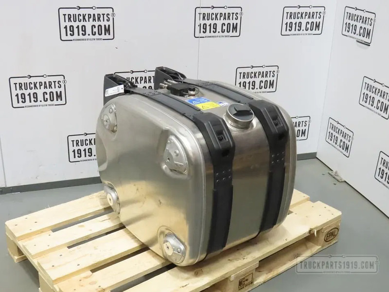 Scania 2713474 Brandstoftank + steunen 165L - Réservoir de carburant pour Camion: photos 1 Scania 2713474 Brandstoftank + steunen 165L - Réservoir de carburant pour Camion: photos 1