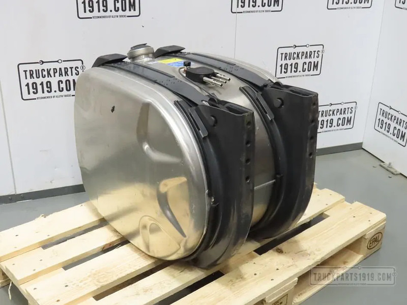 Scania 2713474 Brandstoftank + steunen 165L - Réservoir de carburant pour Camion: photos 2 Scania 2713474 Brandstoftank + steunen 165L - Réservoir de carburant pour Camion: photos 2