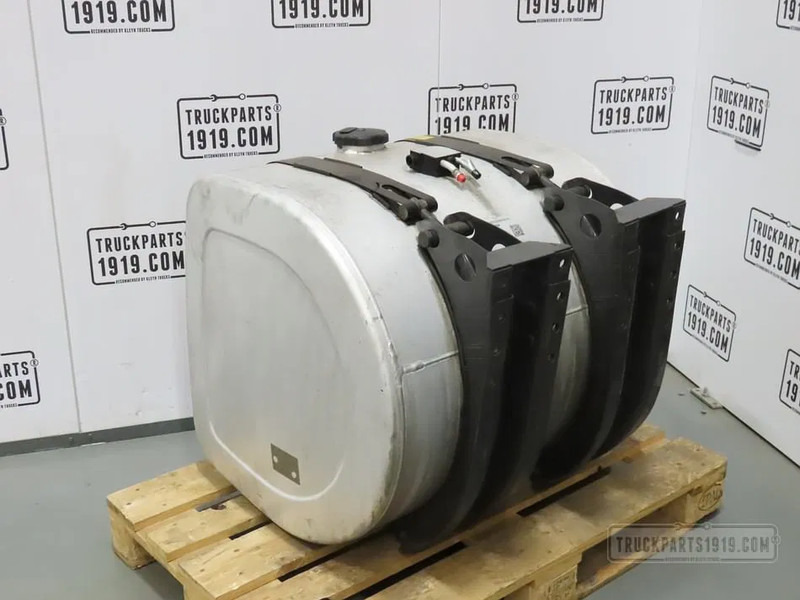 Volvo 21516445 Brandstoftank + steunen 330L - Réservoir de carburant pour Camion: photos 2 Volvo 21516445 Brandstoftank + steunen 330L - Réservoir de carburant pour Camion: photos 2