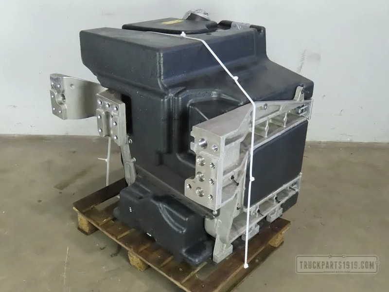 Volvo 22951971 Brandstoftank + steunen 290L - Réservoir de carburant pour Camion: photos 2 Volvo 22951971 Brandstoftank + steunen 290L - Réservoir de carburant pour Camion: photos 2