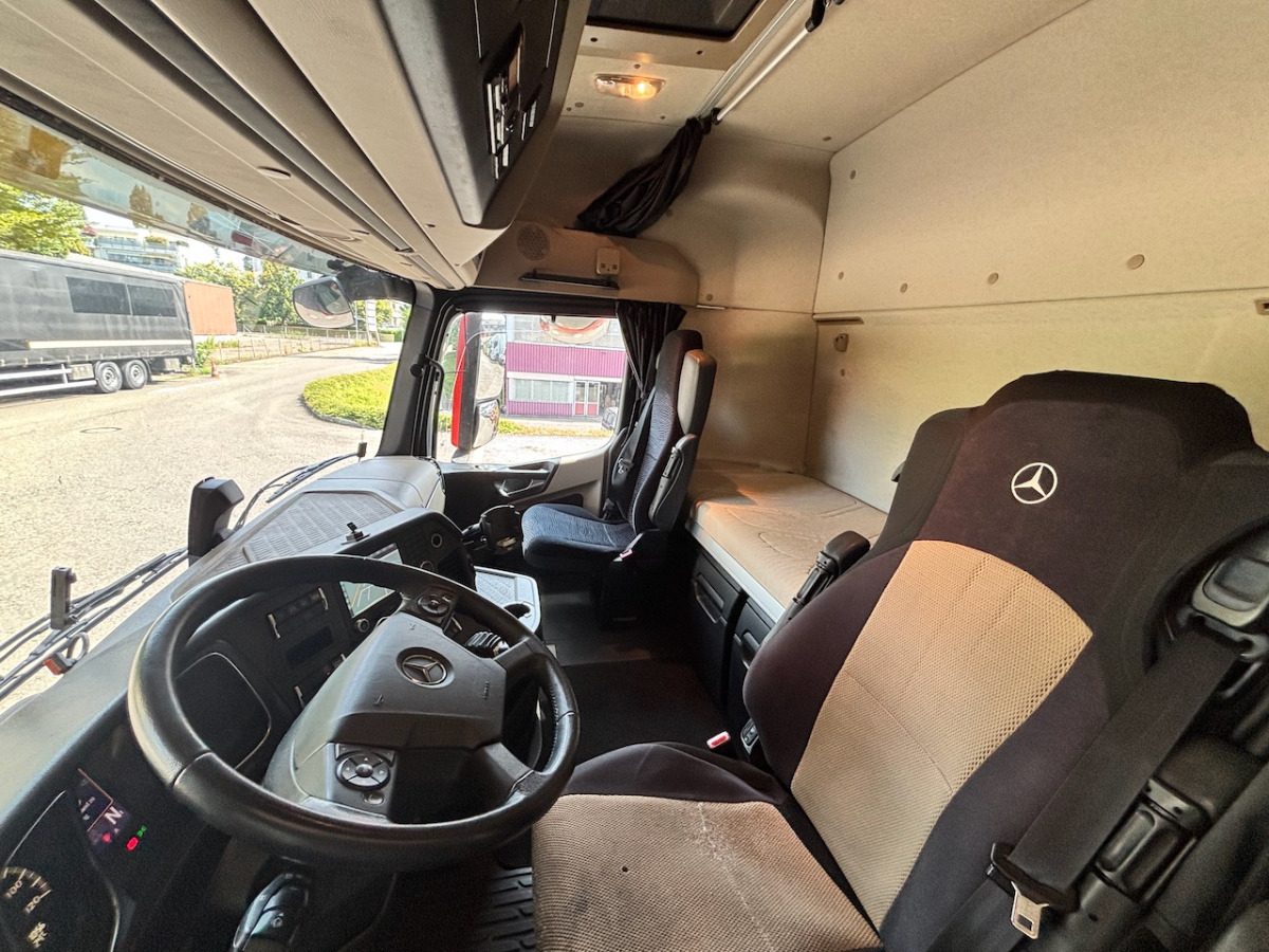 MERCEDES Actros 1848 - Camion fourgon: photos 4 MERCEDES Actros 1848 - Camion fourgon: photos 4