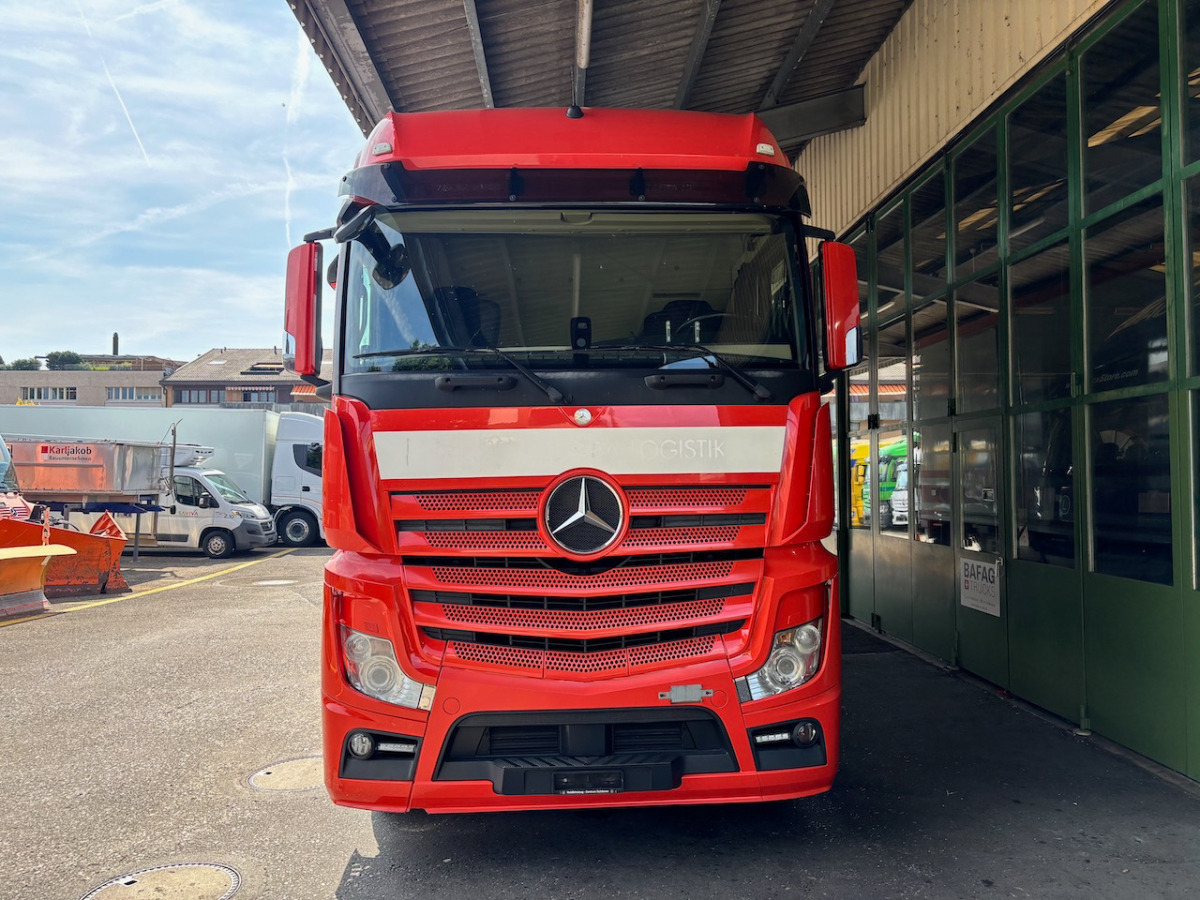 MERCEDES Actros 1848 - Camion fourgon: photos 3 MERCEDES Actros 1848 - Camion fourgon: photos 3
