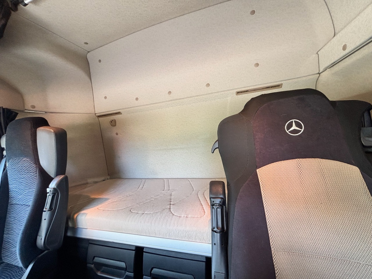 MERCEDES Actros 1848 - Camion fourgon: photos 5 MERCEDES Actros 1848 - Camion fourgon: photos 5