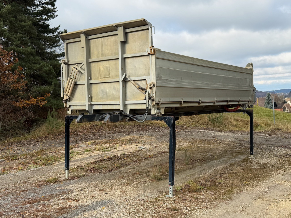 RENAULT C520 8x4 Wechselsystem Siloki + Kipper - Camion benne: photos 2 RENAULT C520 8x4 Wechselsystem Siloki + Kipper - Camion benne: photos 2