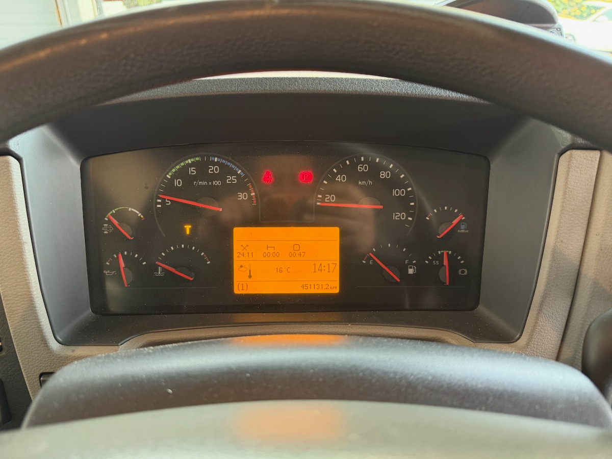 VOLVO FL-280 4x2R - Camion fourgon: photos 5 VOLVO FL-280 4x2R - Camion fourgon: photos 5