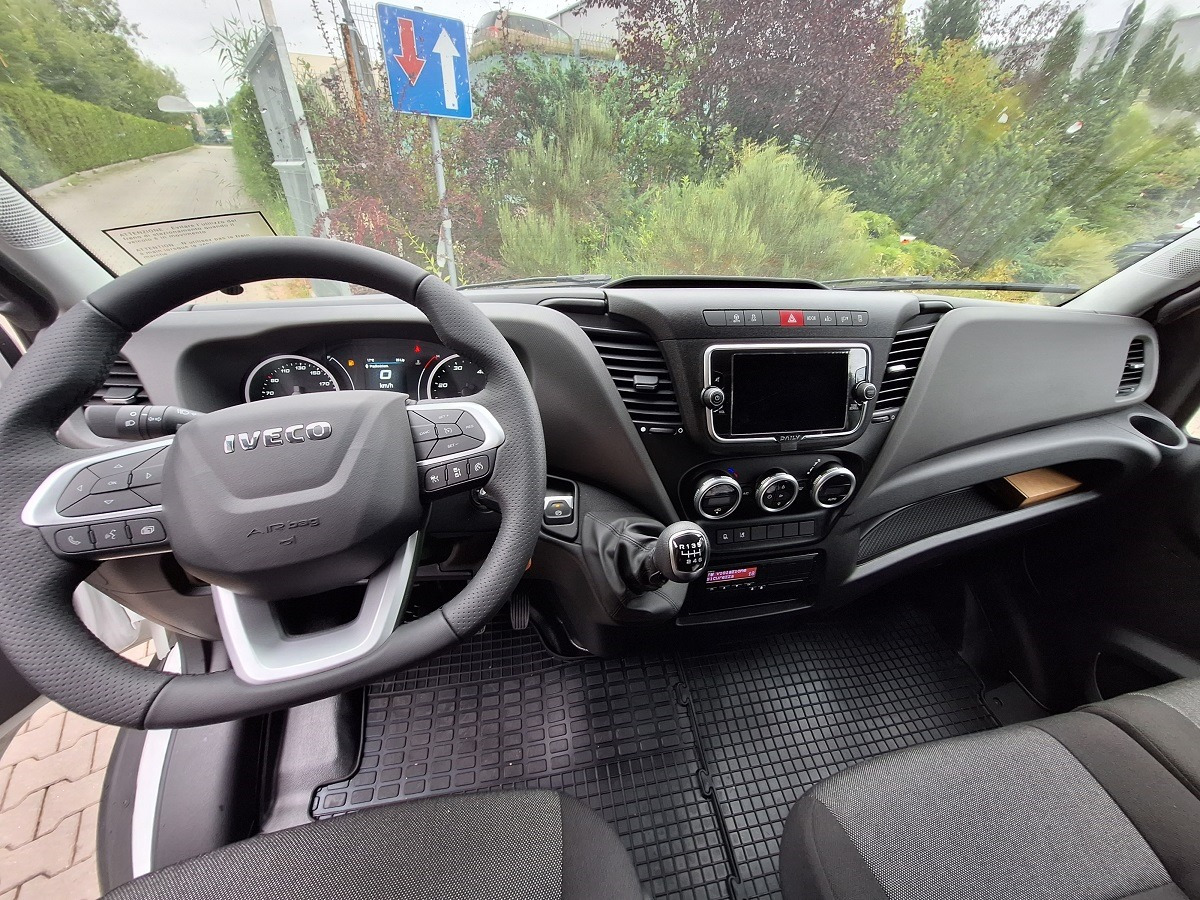 Iveco Daily 70C18A8 Backsleeper BÄR - Utilitaire plateau baché: photos 4 Iveco Daily 70C18A8 Backsleeper BÄR - Utilitaire plateau baché: photos 4