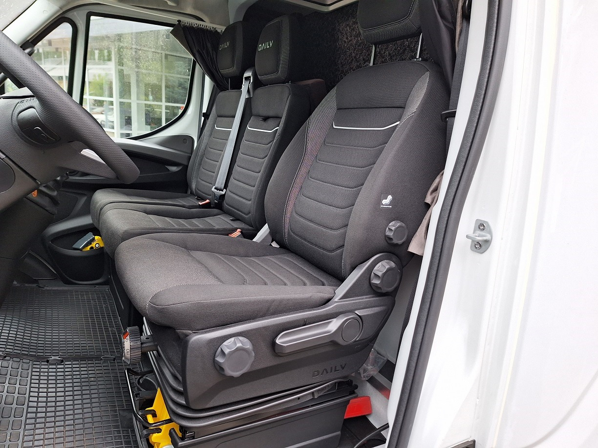 Iveco Daily 70C18A8 Backsleeper BÄR - Utilitaire plateau baché: photos 3 Iveco Daily 70C18A8 Backsleeper BÄR - Utilitaire plateau baché: photos 3