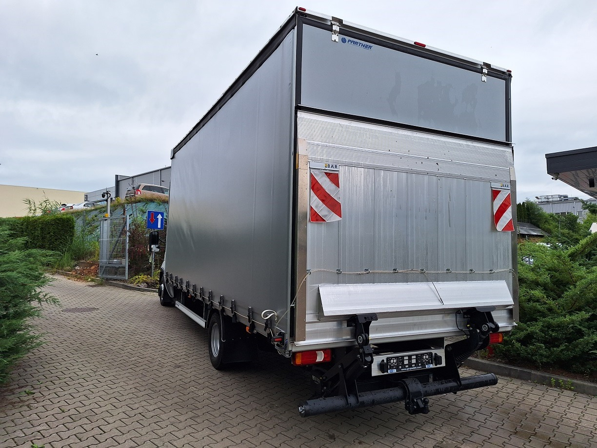 Iveco Daily 70C18A8 Backsleeper BÄR - Utilitaire plateau baché: photos 2 Iveco Daily 70C18A8 Backsleeper BÄR - Utilitaire plateau baché: photos 2