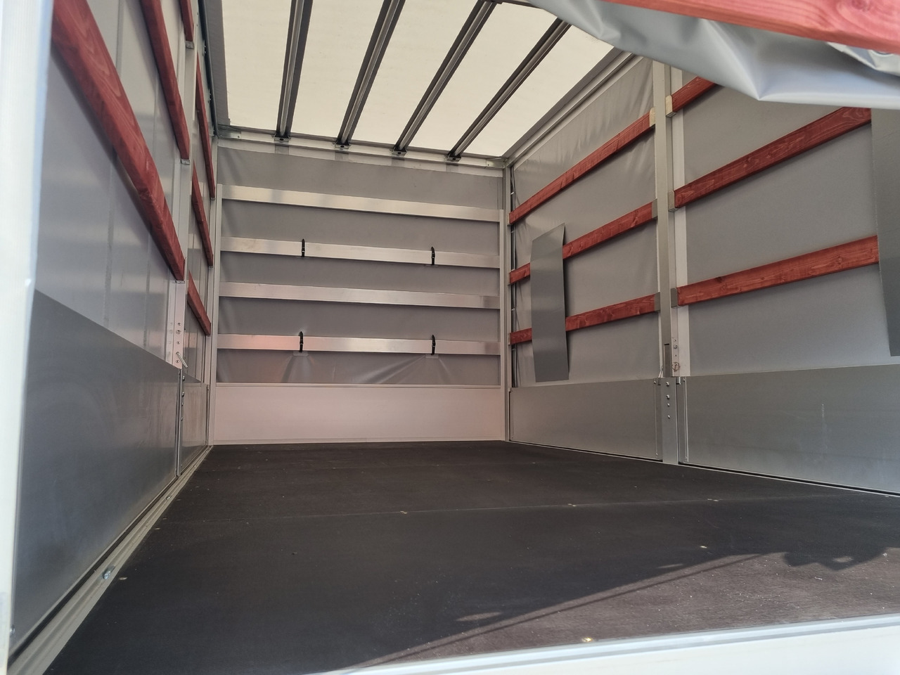 Renault Master 170 8 Pal Dachspoiler - Utilitaire plateau baché: photos 3 Renault Master 170 8 Pal Dachspoiler - Utilitaire plateau baché: photos 3