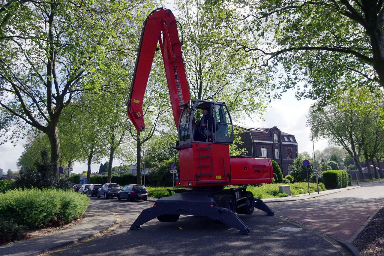 New Holland MH 6.6 With Multi Purpose Stick And Magnet System - Pelle de manutention: photos 3 New Holland MH 6.6 With Multi Purpose Stick And Magnet System - Pelle de manutention: photos 3