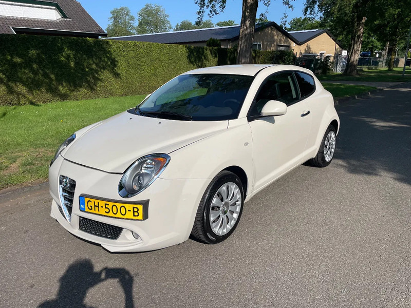 Alfa Romeo MiTo ALFA MITO Diesel ZEER MOOI - Voiture à hayon: photos 1 Alfa Romeo MiTo ALFA MITO Diesel ZEER MOOI - Voiture à hayon: photos 1