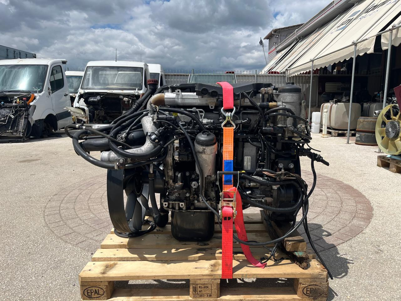 ENGINE MAN TGL D0834LFL64 180PS-LFL65 220PS EURO 5 - Moteur et pièces pour Camion: photos 4 ENGINE MAN TGL D0834LFL64 180PS-LFL65 220PS EURO 5 - Moteur et pièces pour Camion: photos 4