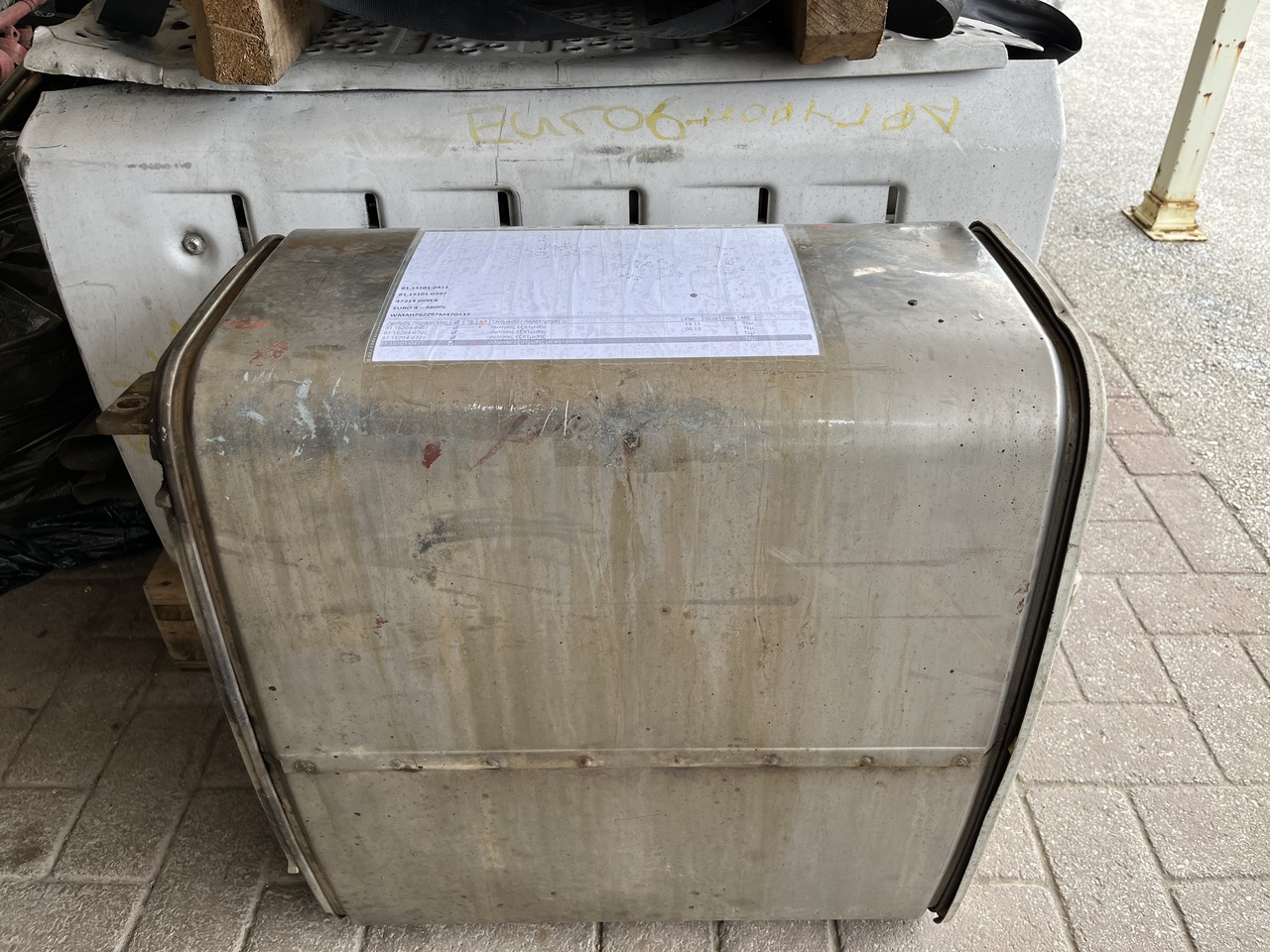 EXHAUST SILENCER WITH CATALYTIC CONVERTER MAN TGA - Système d'échappement pour Camion: photos 1 EXHAUST SILENCER WITH CATALYTIC CONVERTER MAN TGA - Système d'échappement pour Camion: photos 1