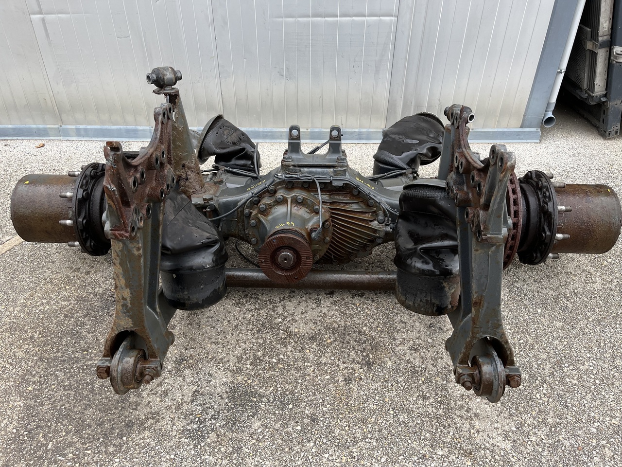 REAR AXLE WITH DIFFERENTIAL GEAR ,RATIO 29:24 - Différentiel pour Camion: photos 1 REAR AXLE WITH DIFFERENTIAL GEAR ,RATIO 29:24 - Différentiel pour Camion: photos 1