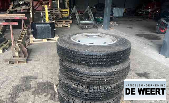Michelin 9R22.5 , 9 R 22.5 - Pneus et jantes pour Machine agricole: photos 2 Michelin 9R22.5 , 9 R 22.5 - Pneus et jantes pour Machine agricole: photos 2
