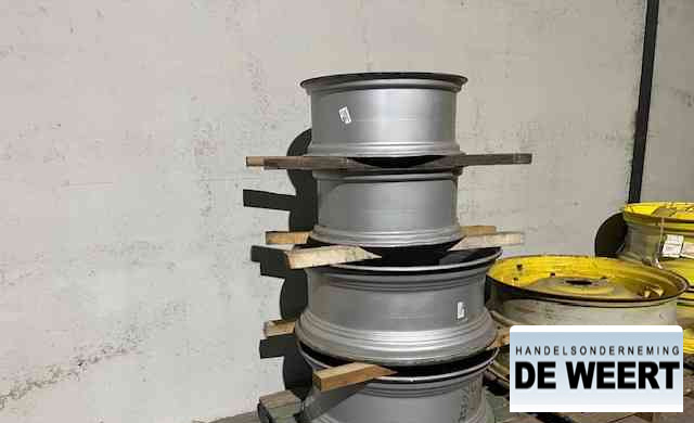 Diversen velgen 38" , voor john deere , case - Pneus et jantes pour Machine agricole: photos 1 Diversen velgen 38" , voor john deere , case - Pneus et jantes pour Machine agricole: photos 1
