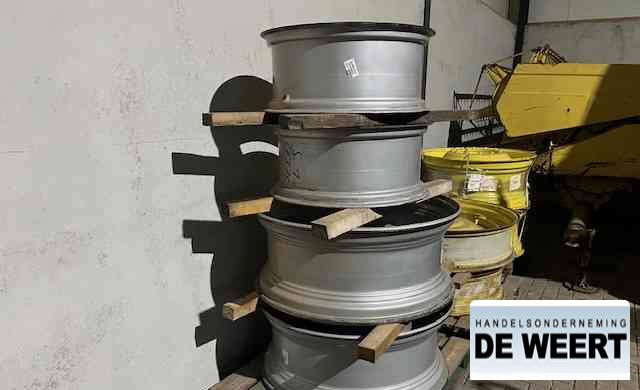 Diversen velgen 38" , voor john deere , case - Pneus et jantes pour Machine agricole: photos 2 Diversen velgen 38" , voor john deere , case - Pneus et jantes pour Machine agricole: photos 2