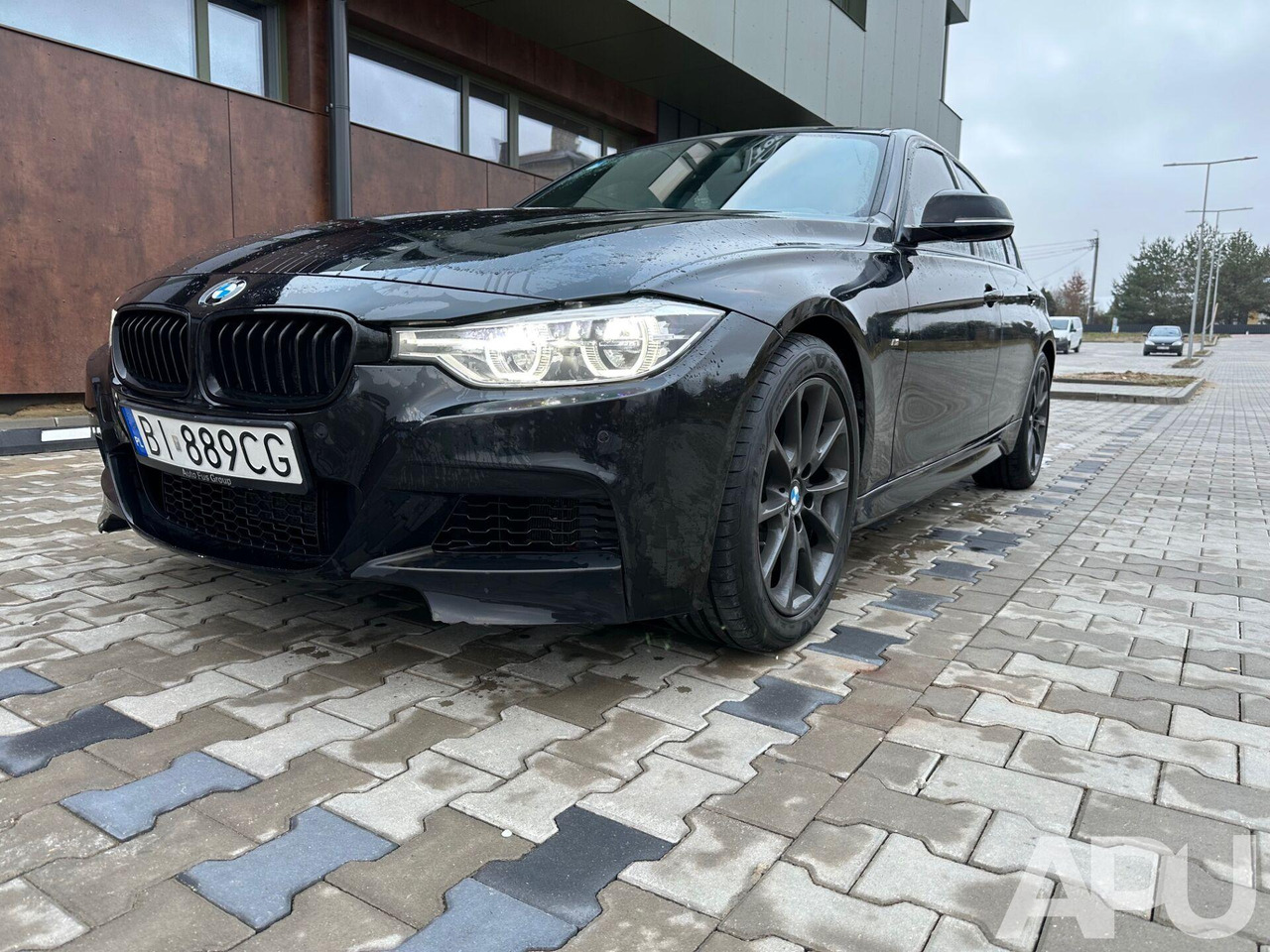 BMW 330i F30 M-PAKIET PERFORMANCE - Voiture: photos 1 BMW 330i F30 M-PAKIET PERFORMANCE - Voiture: photos 1