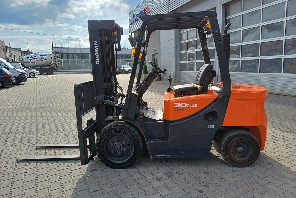 Chariot élévateur diesel Doosan D30 GP PLUS: photos 6