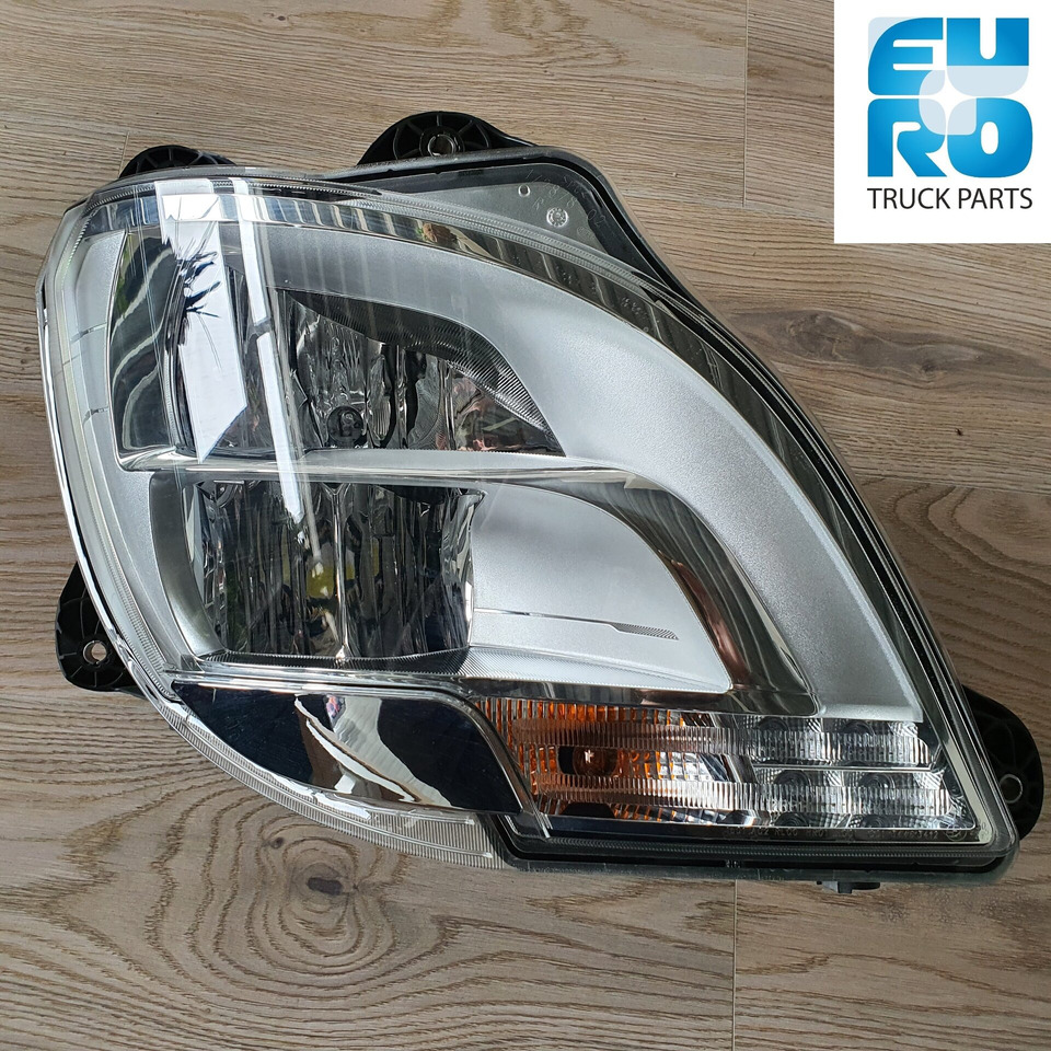 DAF XF 106 FULL LED XENON RECHTS OE nieuw 1857527 - Feu avant pour Camion: photos 1 DAF XF 106 FULL LED XENON RECHTS OE nieuw 1857527 - Feu avant pour Camion: photos 1