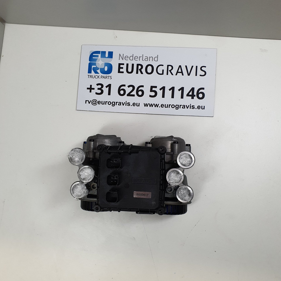 DAF XF106 Achterasmodulator 2047121R - Essieu arrière pour Camion: photos 2 DAF XF106 Achterasmodulator 2047121R - Essieu arrière pour Camion: photos 2