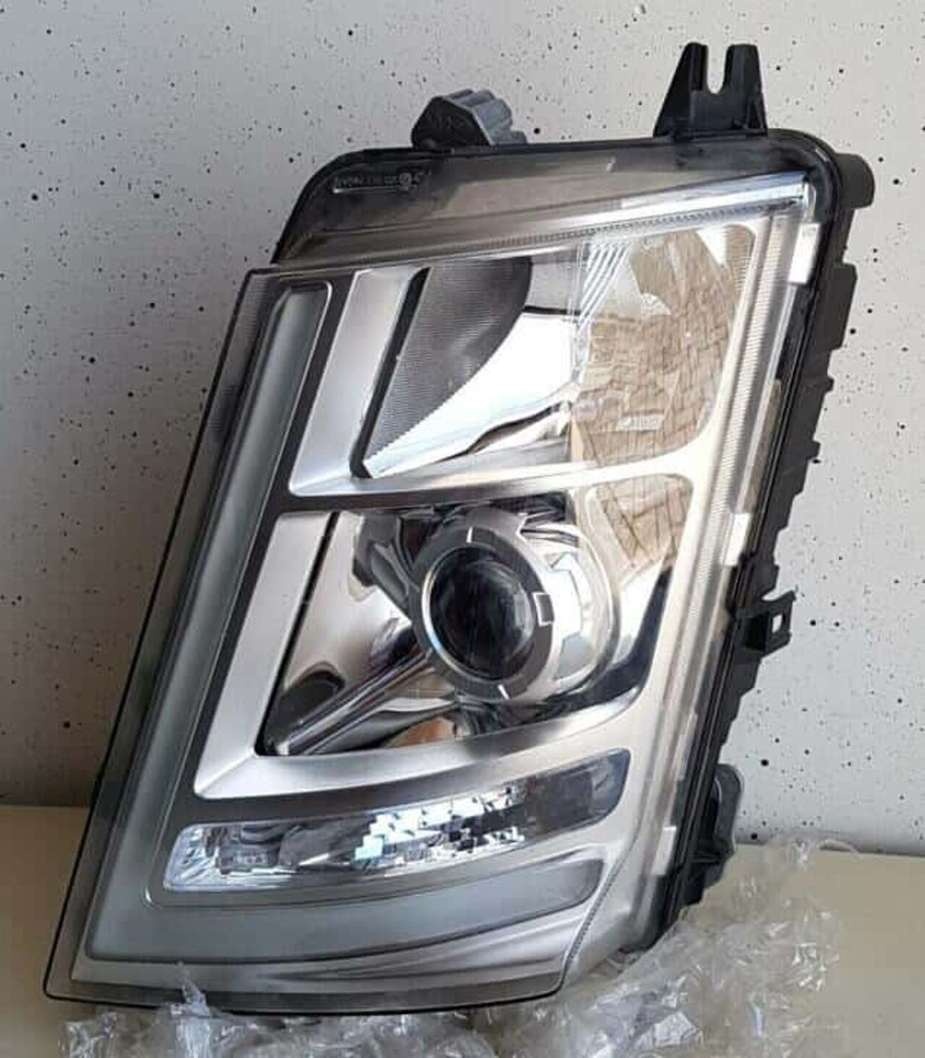 VOLVO FH4 XENON KOPLAMP LH 22239247U - Feu avant pour Camion: photos 1 VOLVO FH4 XENON KOPLAMP LH 22239247U - Feu avant pour Camion: photos 1