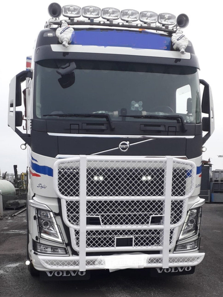 Volvo FH4 BULLBAR RVS primer NIET GESPOTEN 000010 - Carrosserie et extérieur pour Camion: photos 3 Volvo FH4 BULLBAR RVS primer NIET GESPOTEN 000010 - Carrosserie et extérieur pour Camion: photos 3