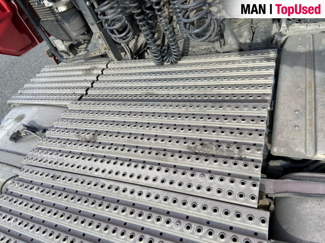 MAN TGX 26.470 6x2/2 BL SA "Retarder / 700 l Tank" - Tracteur routier: photos 4 MAN TGX 26.470 6x2/2 BL SA "Retarder / 700 l Tank" - Tracteur routier: photos 4