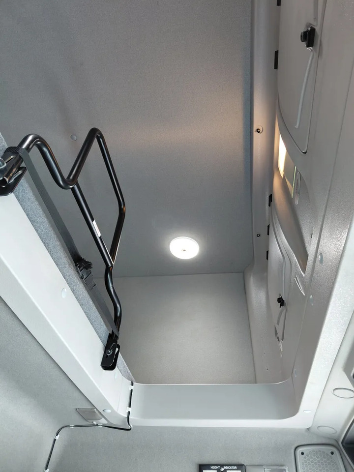 2017 Renault D12 4×2 Double Sleeper Curtainsider - Camion à rideaux coulissants: photos 4 2017 Renault D12 4×2 Double Sleeper Curtainsider - Camion à rideaux coulissants: photos 4