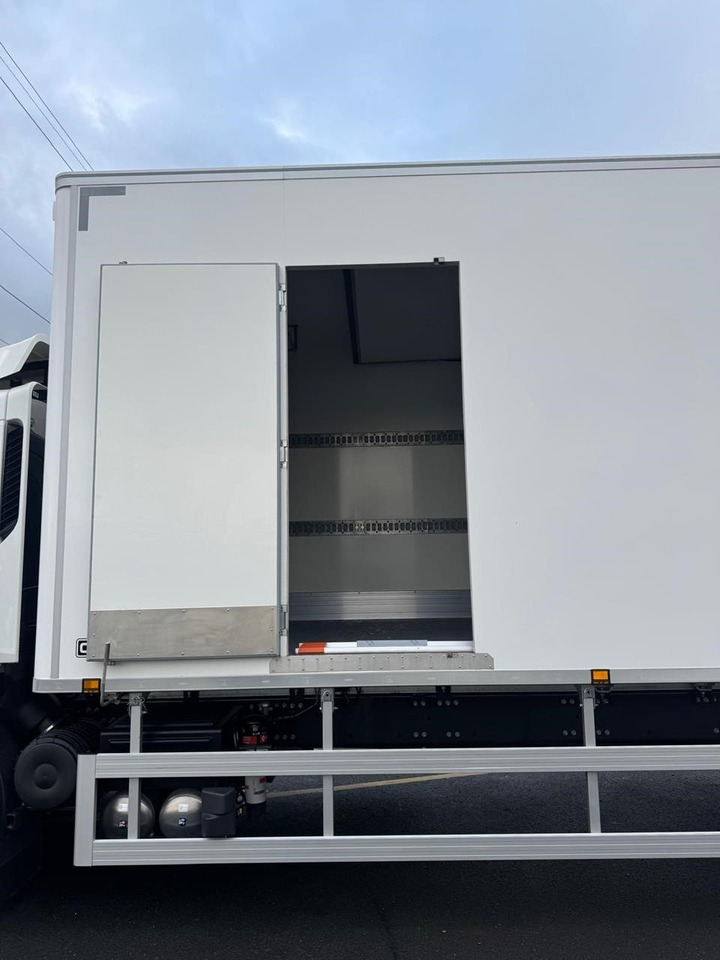 Camion fourgon Renault Trucks D 18 Wide 4×2 with Chereau Body: photos 7 Camion fourgon Renault Trucks D 18 Wide 4×2 with Chereau Body: photos 7