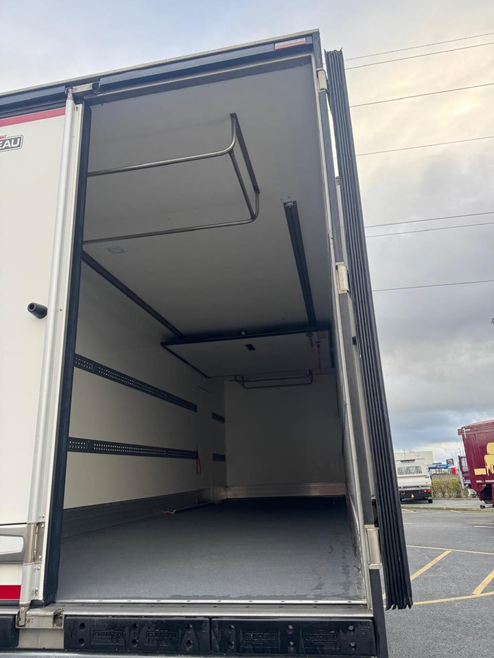 Camion fourgon Renault Trucks D 18 Wide 4×2 with Chereau Body: photos 6 Camion fourgon Renault Trucks D 18 Wide 4×2 with Chereau Body: photos 6